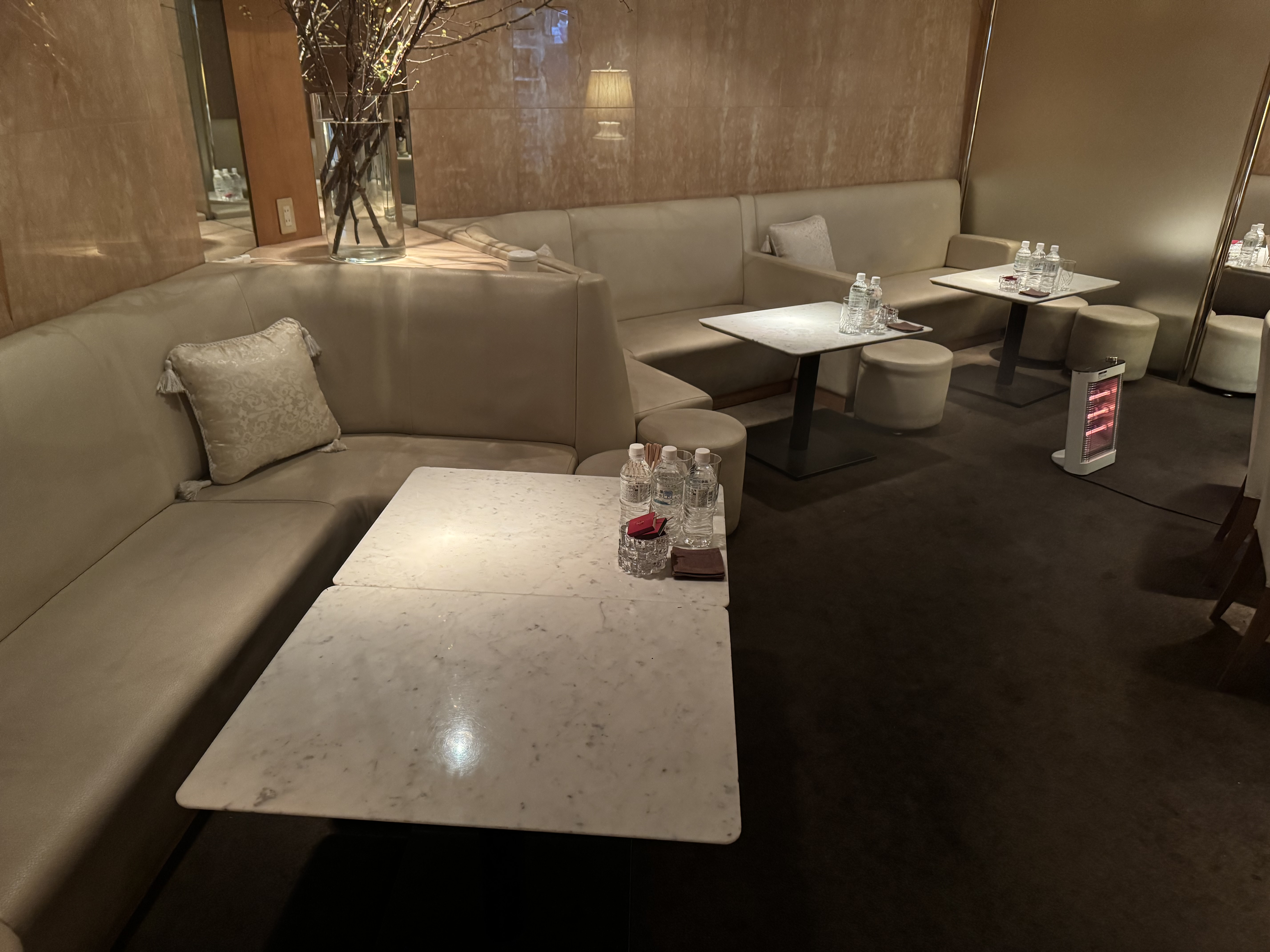  ラウンジ Due run店内2