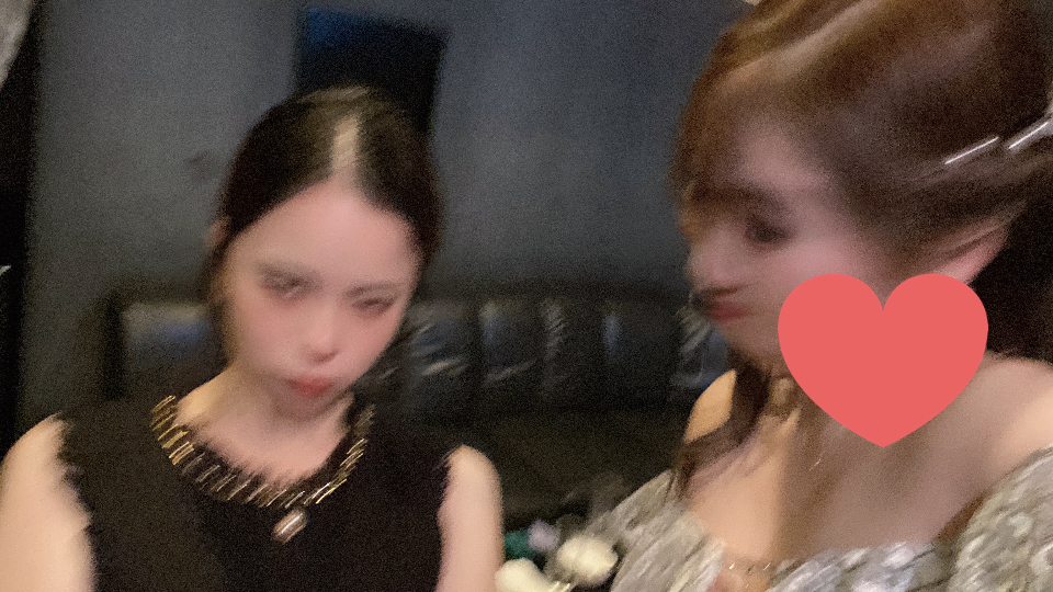 " この写真はあげても大丈夫だったのか🫣はて…(    ｡ω｡)ブレすぎもいいとこ "