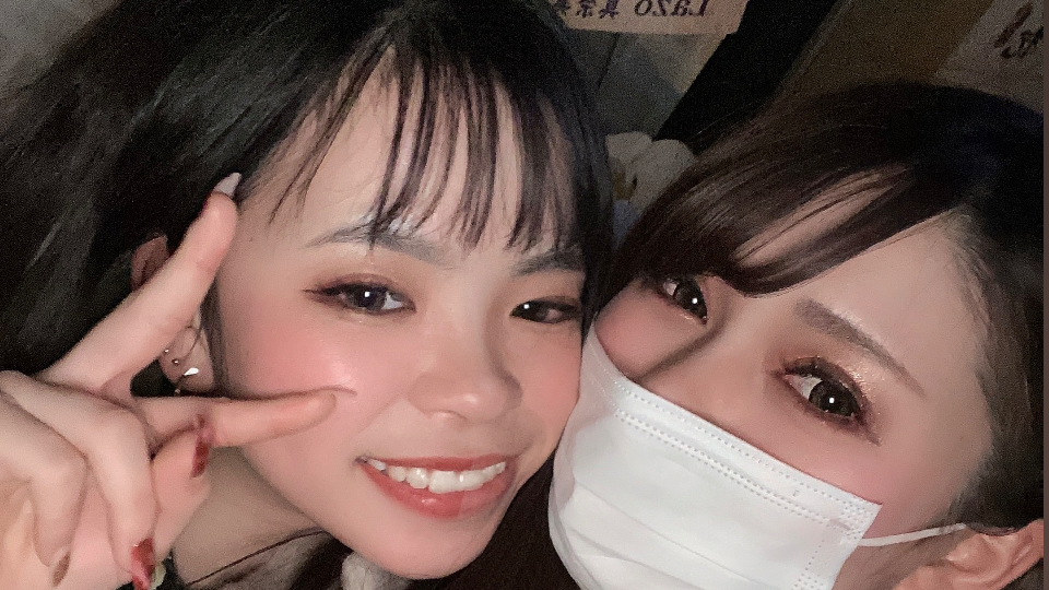 " みきと写真撮る時何枚かに1枚この距離なの何❓(笑)でもこれ触れてないﾊｽﾞ "