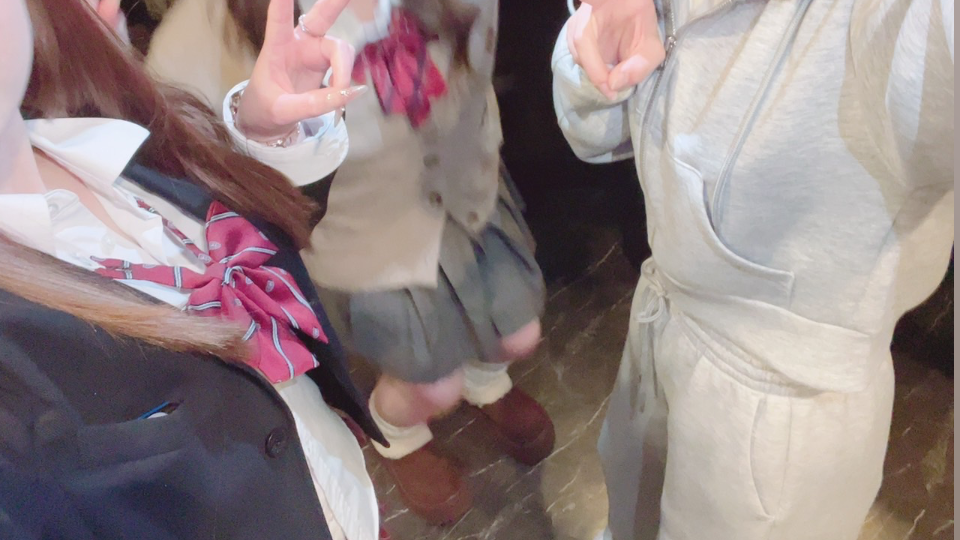 " メイク中.🫦眉毛が上手くいくとだいたい気分は良くなる🙈💕︎それだけ← "