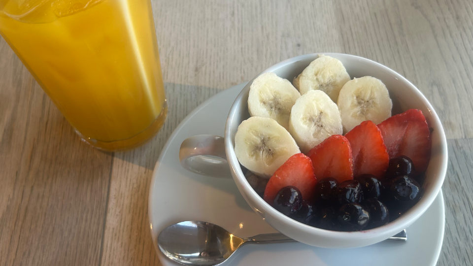 人生初✨アサイーボウルを頂きました😋知覚過敏には辛かった😹