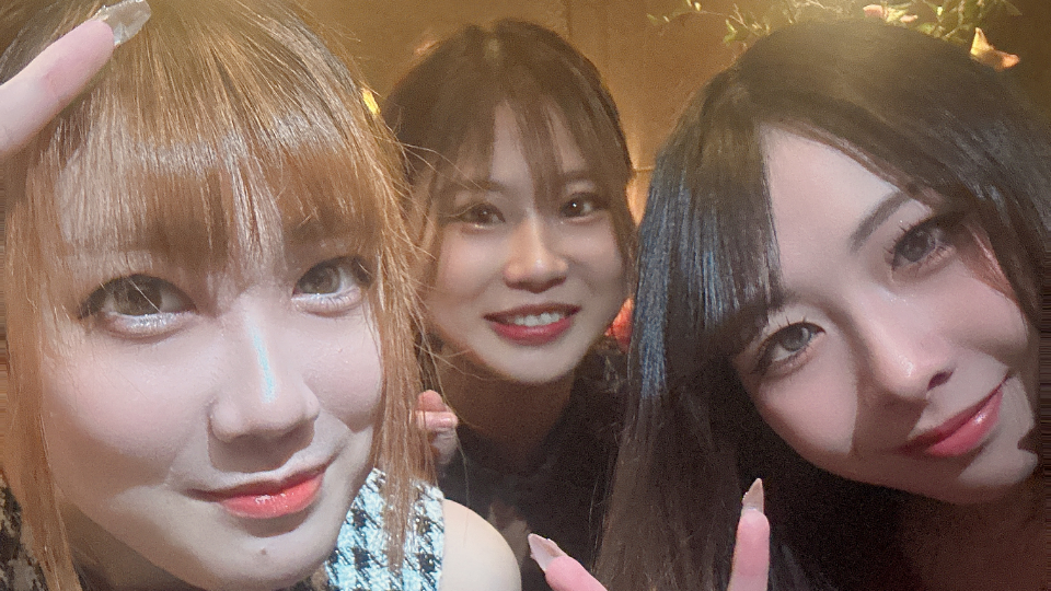 ちょっと、りおさん後ろ下がりすぎよ、？元から顔小さいのに小顔効果やめて😭