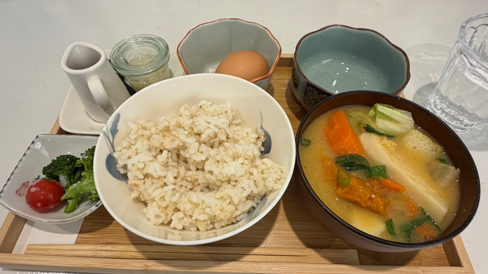 長袖1枚で過ごせる時期になったけど朝と夜寒すぎて無理😔