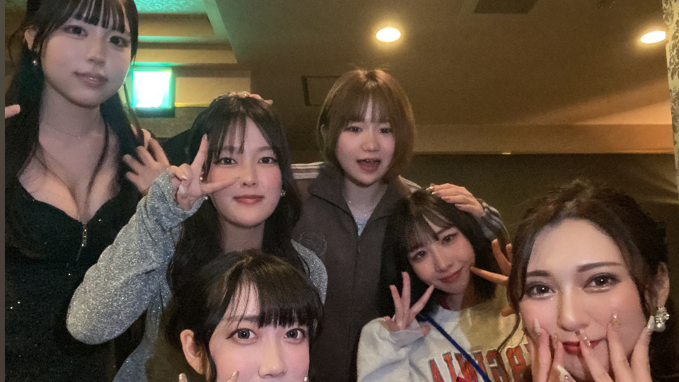 '' 日曜日ですが営業します🚪 𝐨𝐩𝐞𝐧 - 𝟐𝟎:𝟎𝟎 / 𝐜𝐥𝐨𝐬𝐞 - 𝟎:𝟎𝟎となってます❕"