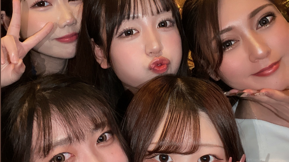 " 𝐁𝐥𝐨𝐠の写真のサイズ感🎞５人超えると切り取るの難しんだな(　ᇂ ω ᇂ　) "