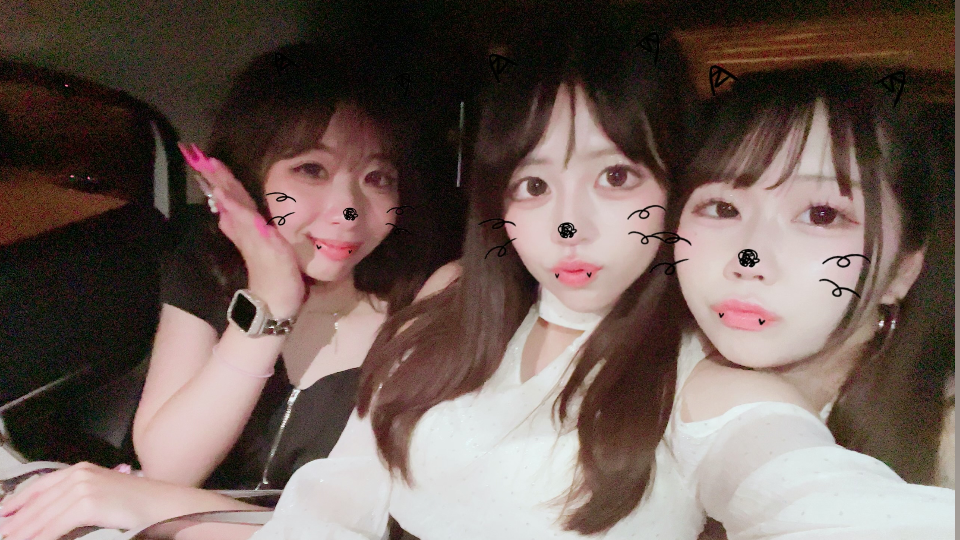 営業終わりの自撮り📸盛れてないけどこの3人の写真珍しいから勇気出した🧸ྀི⸝⸝⸝