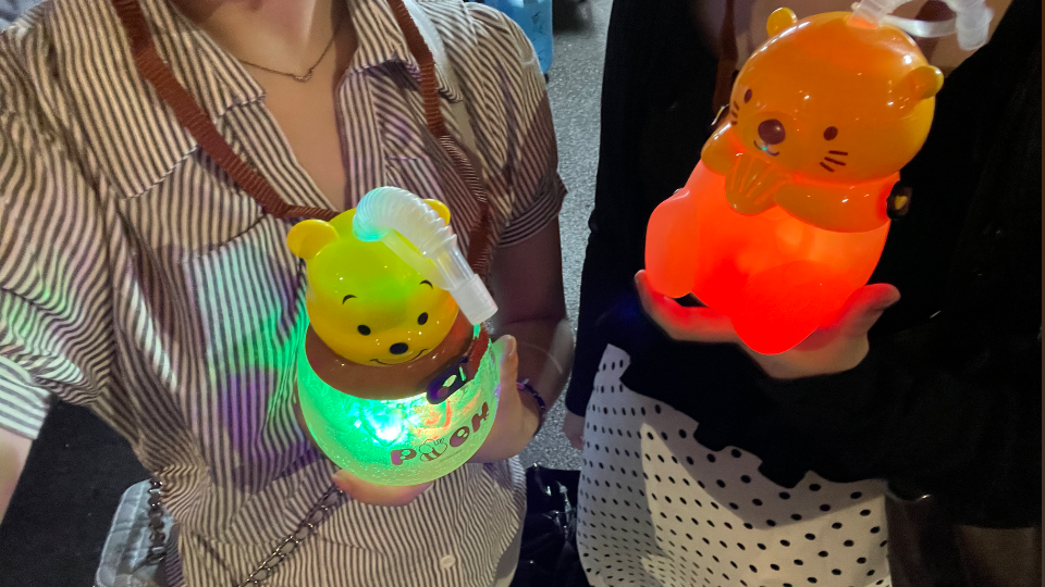 地元のお祭りでゲットした⭐️ピカピカ光っててかわいいプーさん🧸💛