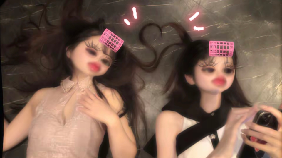 カワイィ妖精さんたち🧚‍♀️💫髪の毛でハートつくりました💕💕平和だなあ💭