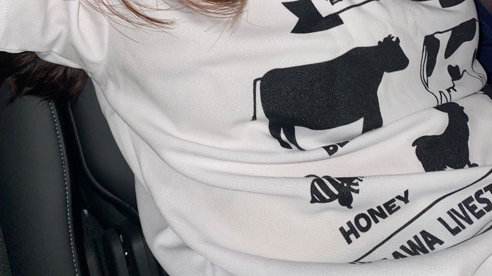 " 謎にお揃いのTシャツいただきました🐄🐷🐓お泊まり用にします💖💖💖"