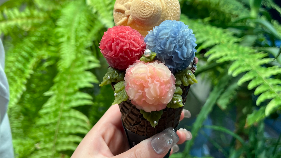 可愛すぎるアイス食べた🍨💗💗✨️でもこのこ1800円でした:( ;´꒳`;):